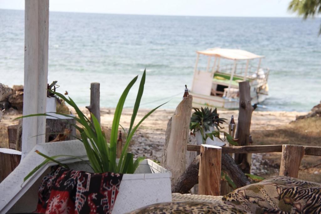 Pondok Wisata Pantai Cemara Hotel Mondu Exterior foto