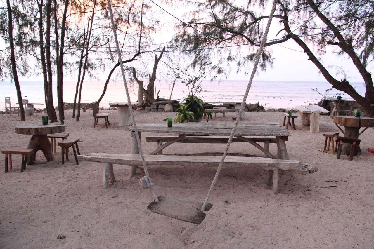 Pondok Wisata Pantai Cemara Hotel Mondu Exterior foto